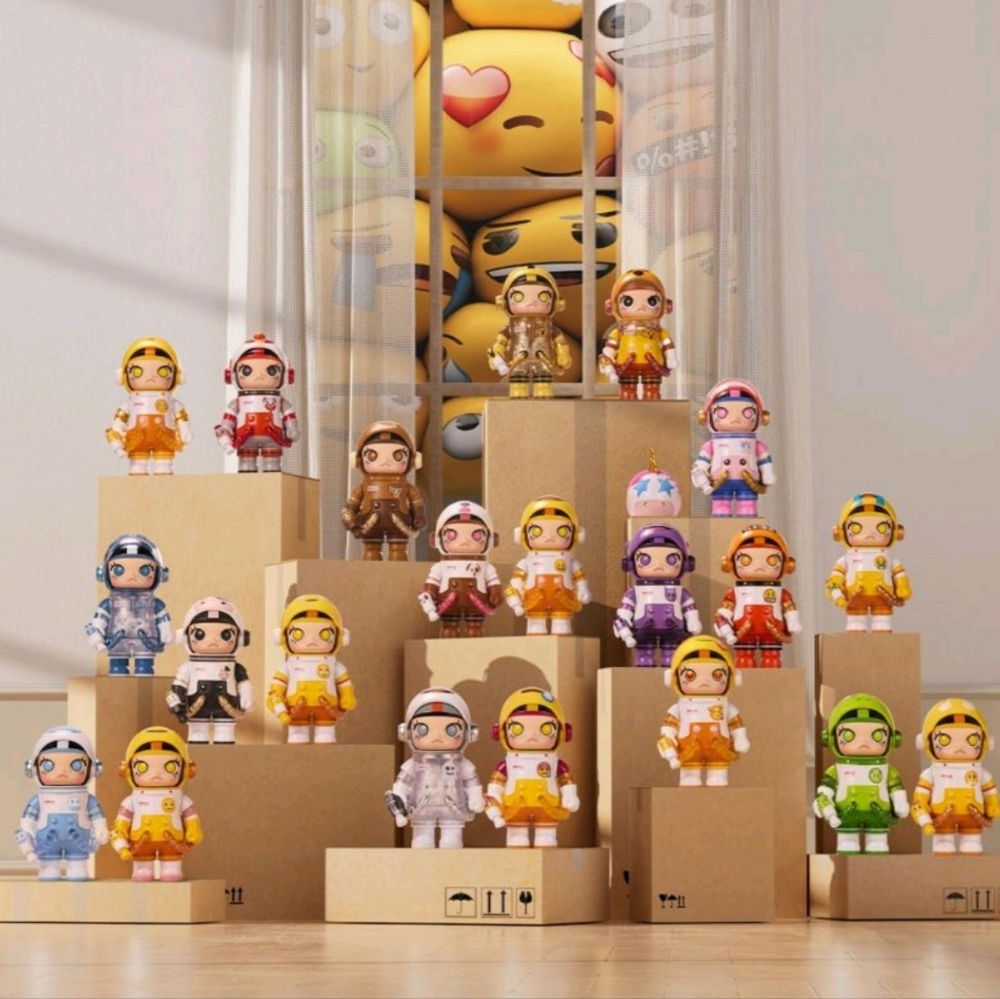 MEGA SPACE‎ MOLLY 100% x emoji  Series